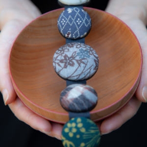 bijoux-textile-bracelet-hiroko-gris-bambou-soie-kimono-galerie-h-geneve