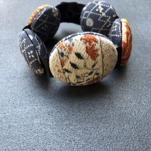 bijoux-textile-bracelet-hiroko-neige-kimono-soie-creation-bijoux-contemporains-valerie-hangel-geneve