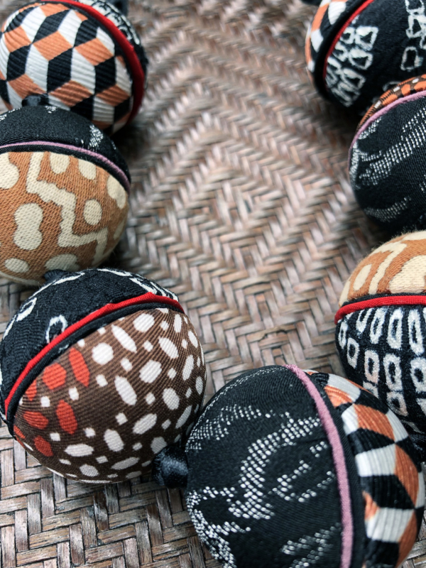 bijou-textile-collier-ines-perles-soie-kimono-ancien-tissus-cravate-stylisme-valerie-hangel-galerie-h