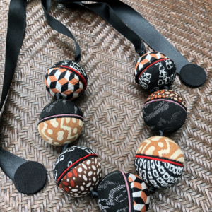 bijoux-collier-ines-twill-cravate-foulard-anciens-mode-bijou-galerie-h-carouge