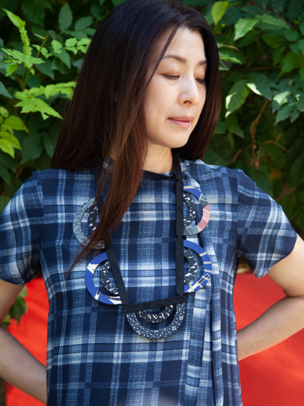 silk-necklace-indigo-japan-textile-jewellery-galerie-h-carouge