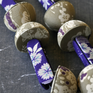 bijoux-collier-fleurs-cerisier-bijou-soie-kimono-createur-artisanat-valerie-hangel-carouge