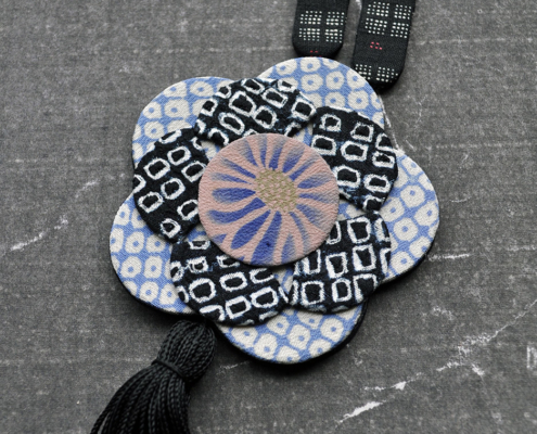 necklace-flower-pompom-carouge-geneva-hangel-valerie-kimono-silk-workshop-jewelry