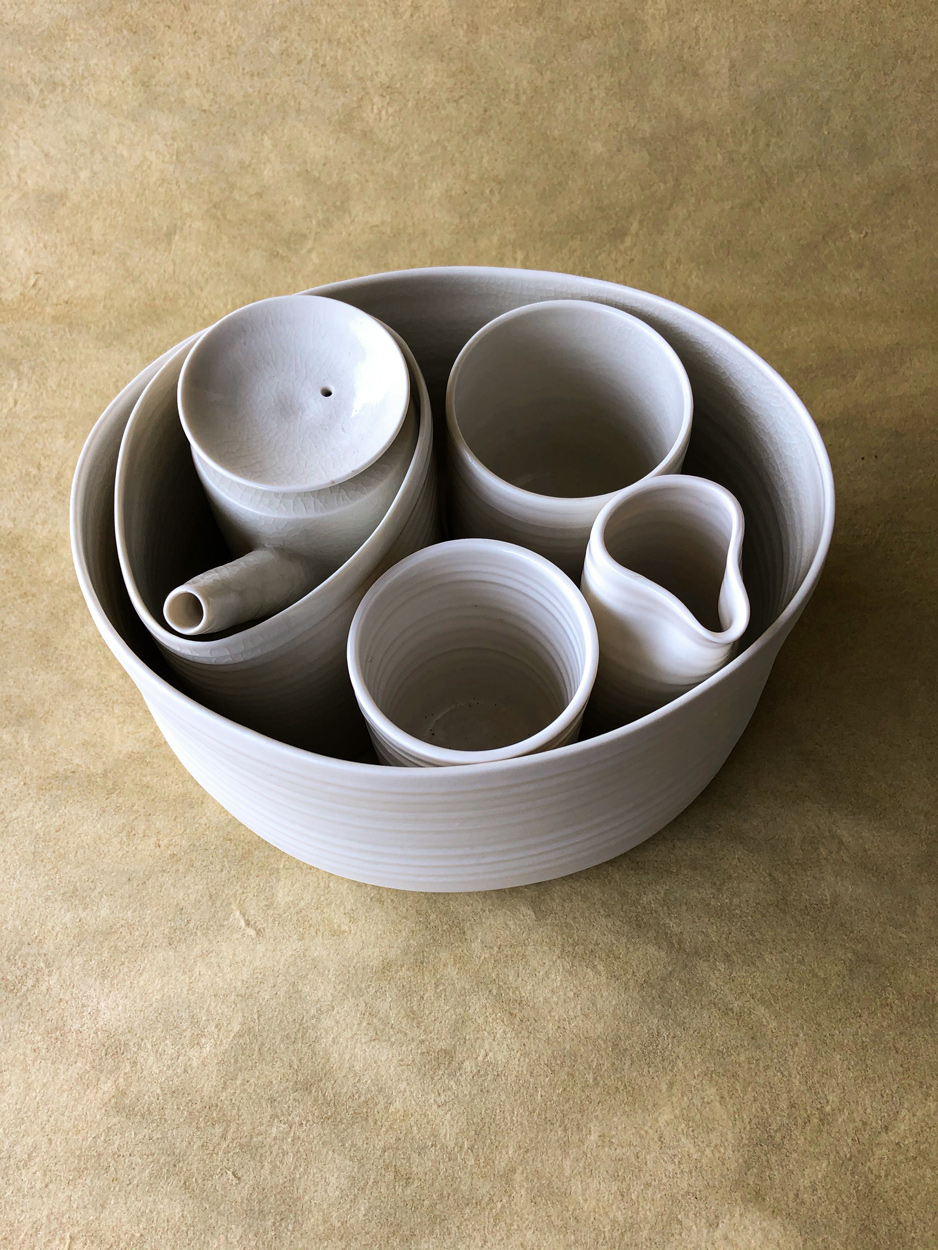 ceramique-theiere-porcelaine-art-de-la-table-artisanat-julie-anne-hargreaves-artisan-galerie-h-geneve-carouge