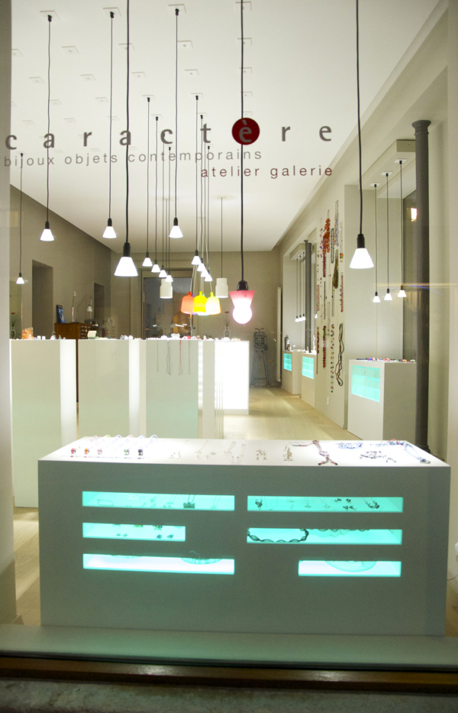 Galerie-caracte-bijoux-contemporains-Valerie-hangel-neuchatel