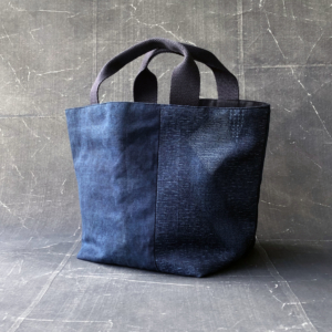 sac-coton-indigo-fait-main-artisanat-local-valerie-hangel-carouge