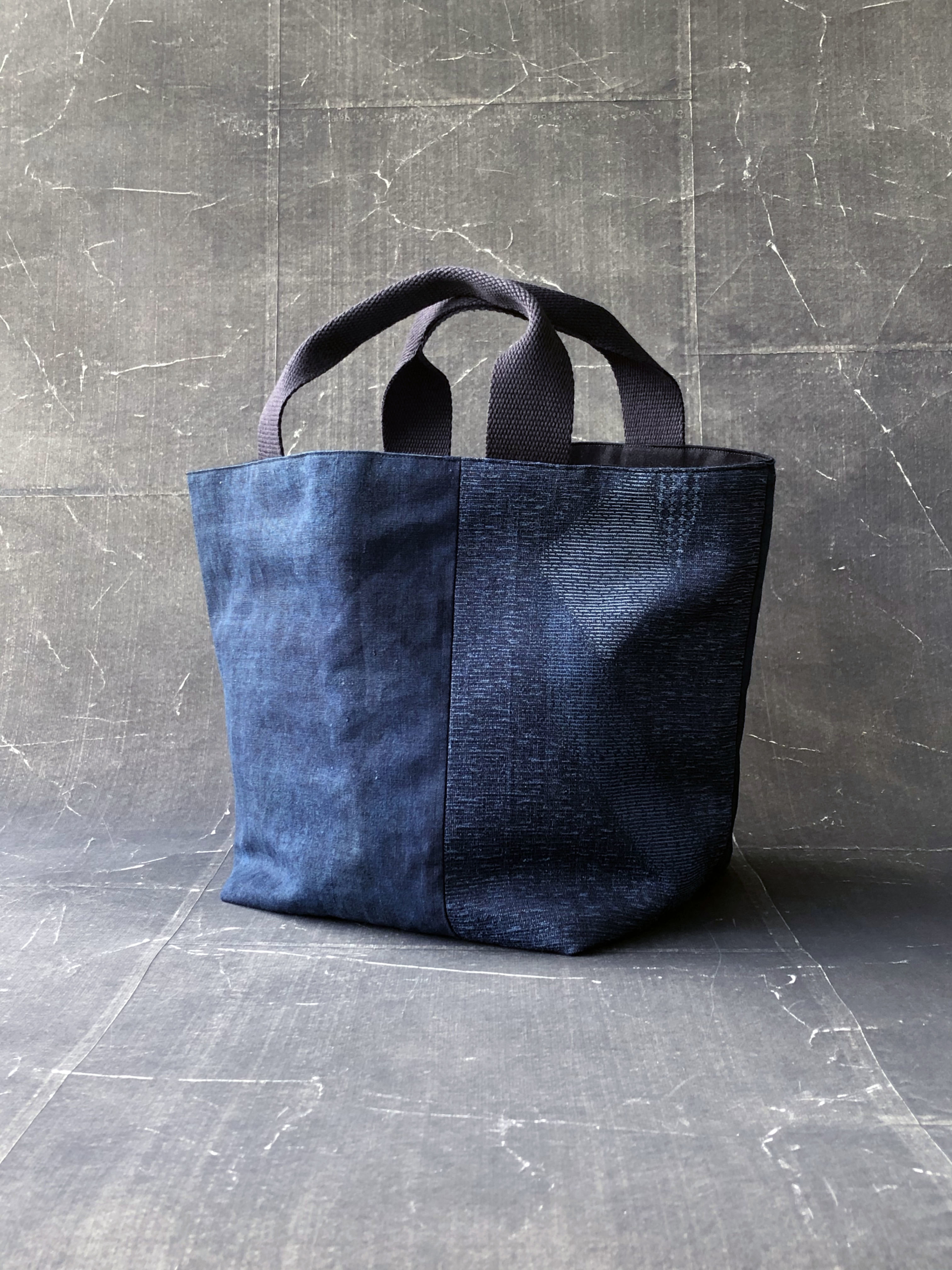 sac-coton-indigo-fait-main-artisanat-local-valerie-hangel-carouge