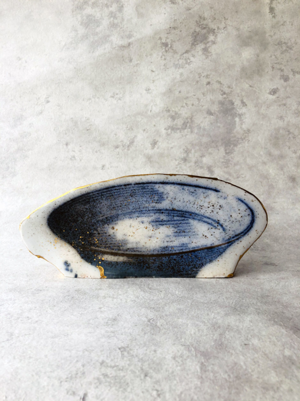 ceramique-impression-assiette-porcelaine-bleu-paul-scott-galerie-h-geneve
