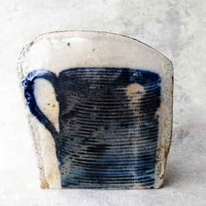 ceramique-contemporaine-impression-bleu-fait-main-artiste-paul-scott-galerie-h-carouge-geneve