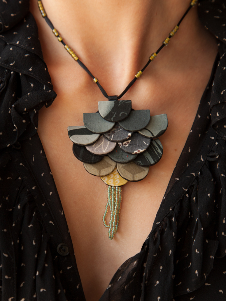 lotus-pendant-contemporary-jewellery-lixury-fashion-accessory-2021-handmade-valerie-hangel-geneva