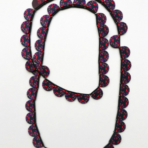 collier-lanvin-cravate-twill-soie-creation-fait-main-piece-unique-bijoux-textiles-contemporains-valerie-hangel-geneve
