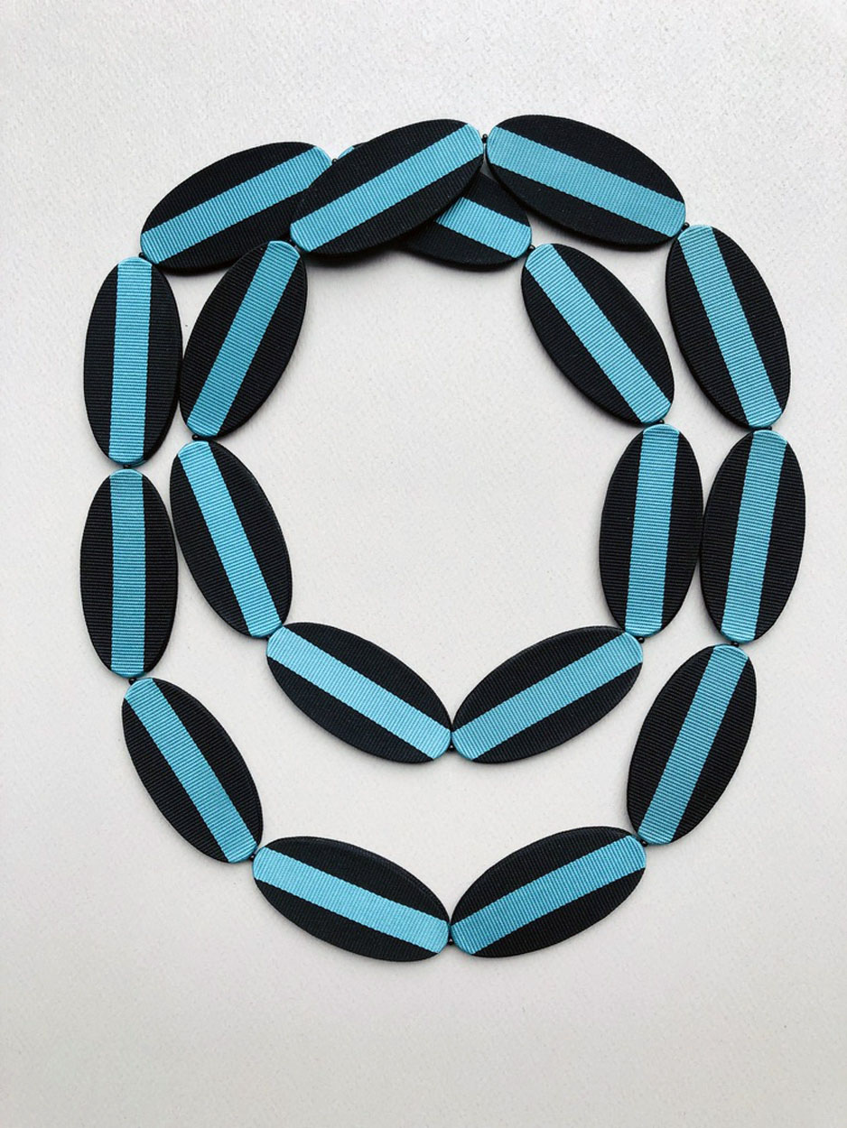 collier-chemin-du-nord-soie-cravate-rayures-foulards-anciens-bijoux-contemporains-creation-art-valerie-hangel-geneve