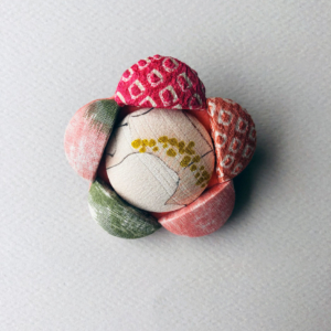 cherry-blossom-brooch-contemporary-jewellery-hangel-galerie-h-carouge-geneva