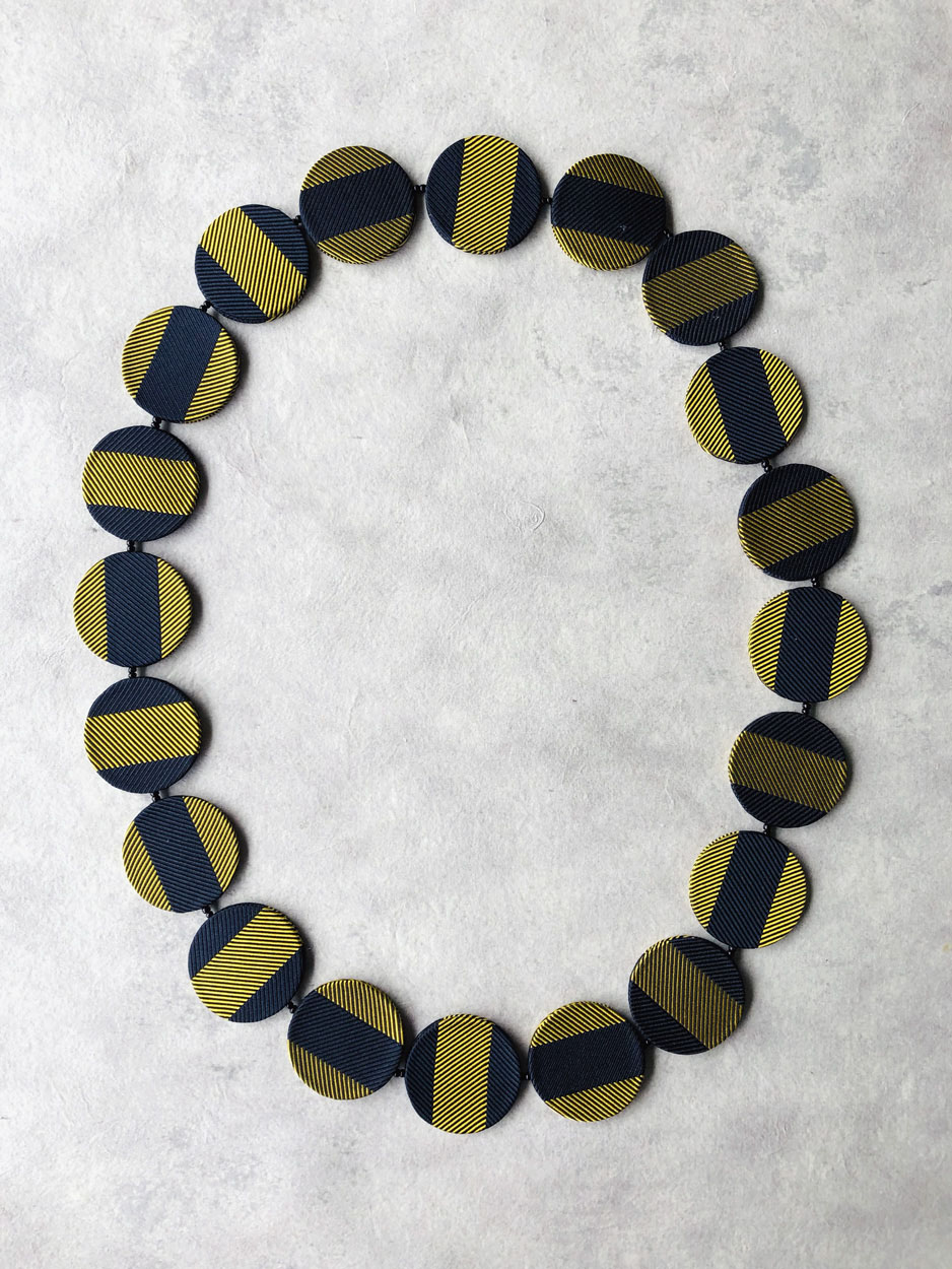 collier-collection-monsieur-jacquet-soie-cravate-bijoux-contemporains-createur-valerie-hangel-geneve