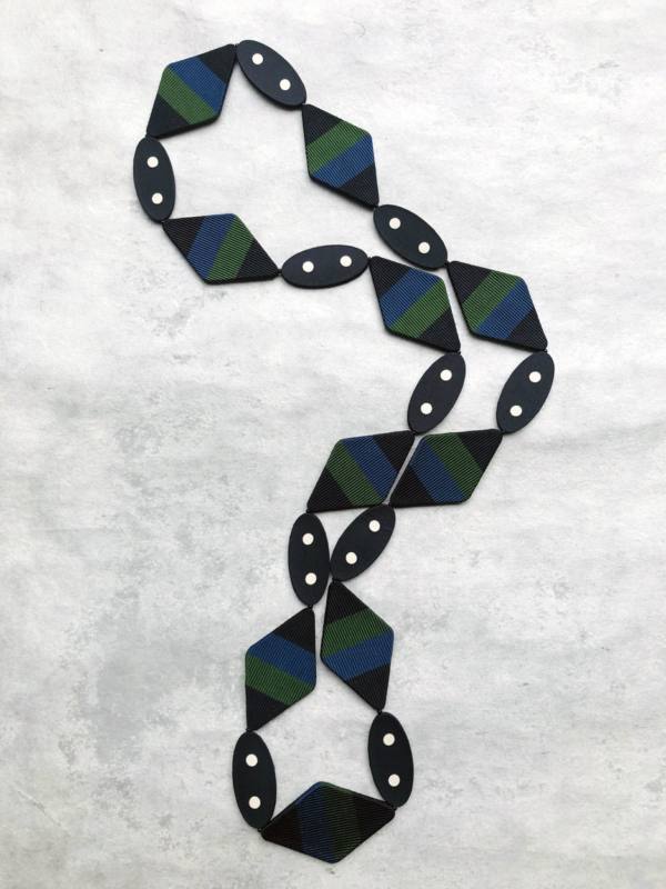 necklace-simultaneous-silk-tie-stripes-unique-piece-designer-valerie-hangel-made-in-geneva