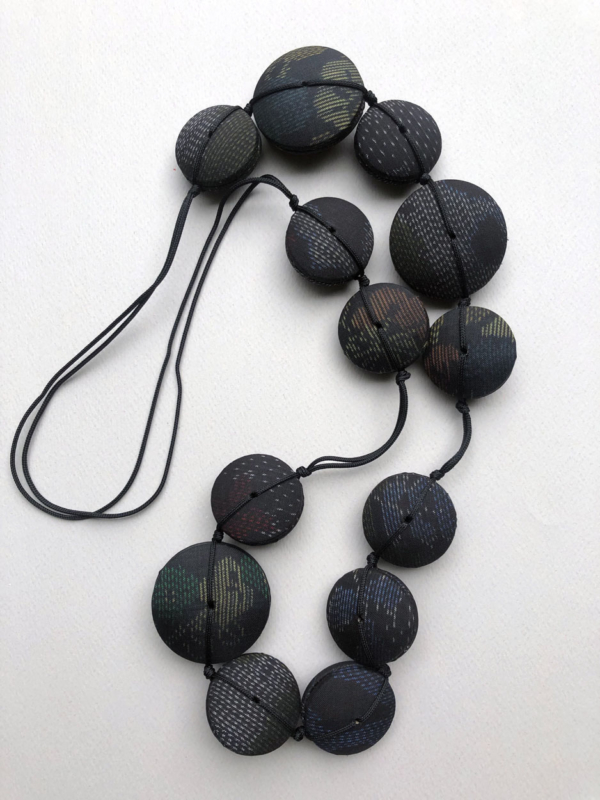 collier-hiroko-kimono-claire-de-lune-fait-main-a-carouge-artisan-local-piece-unique-valerie-hangel-geneve