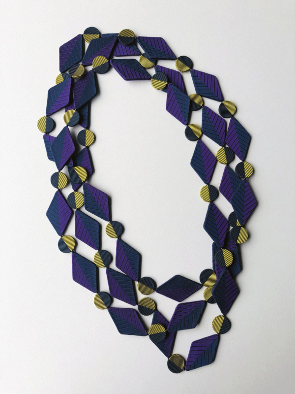 collier-soie-rayure-bijou-textile-contemporain-creation-unique-fait-main-mode-femme-accessoire-hangel-geneve.jpg
