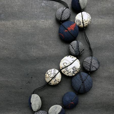 collier-hiroko-soie-japon-kimono-bijoux-contemporains-valerie-hangel-geneve