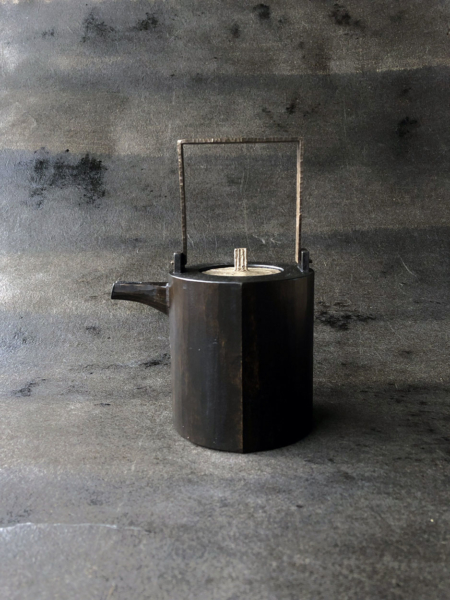 junko-yashiro-sake-pot-bois-laque-fait-main-art-japon-geneve